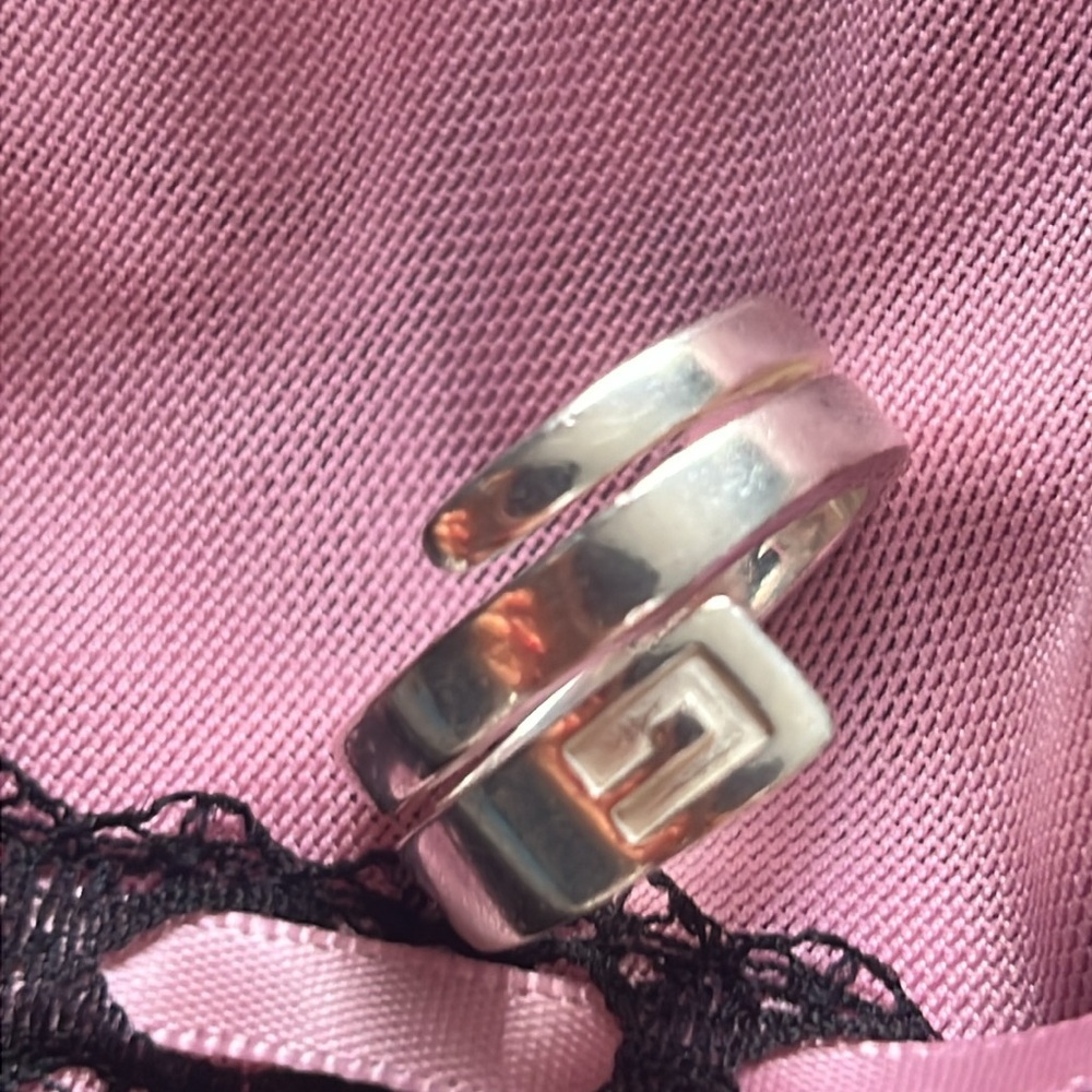 GUCCI STERLING SILVER WRAP ROUND RING SIZE 55 or 7 logo Auth. Unisex snake